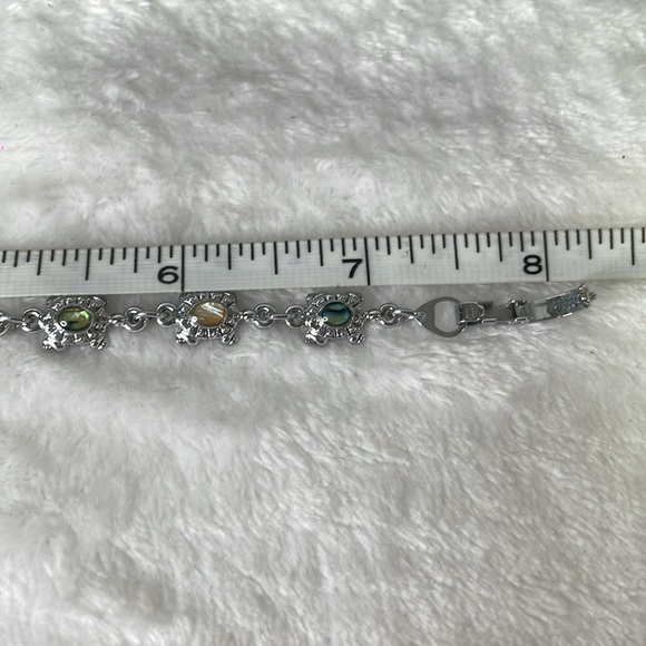 Silver and mother of pearl turtle bracelet. - Picture 3 of 4